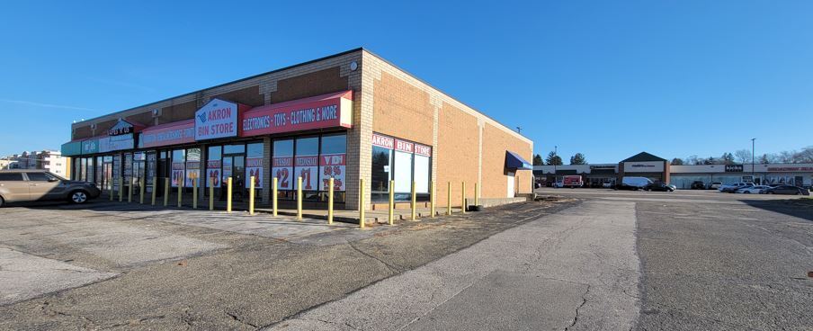 1543-1601 Hawkins Ave, Akron, OH à louer - Photo du bâtiment - Image 2 de 8