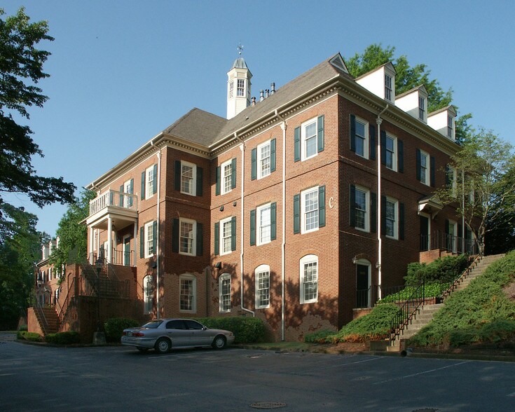 3530 Habersham At Northlake, Tucker, GA à louer - Photo du bâtiment - Image 2 de 4