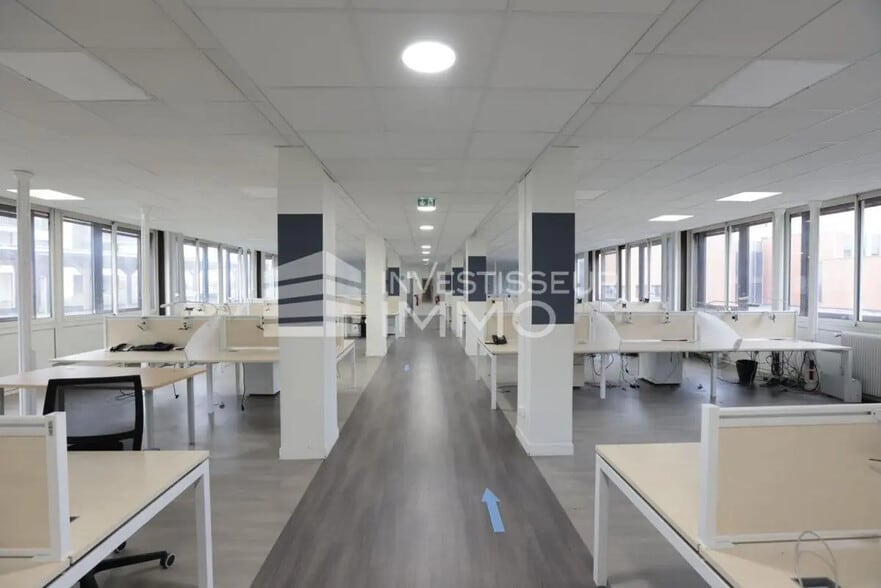 Bureau dans Boissy-Saint-Léger à louer - Photo du bâtiment - Image 2 de 7