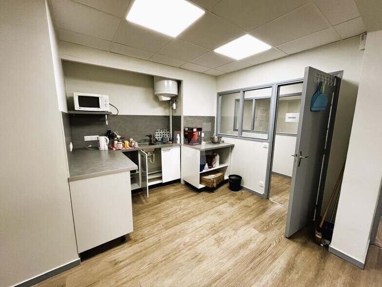 Office in Grigny for lease - Interior Photo - Image 3 of 16