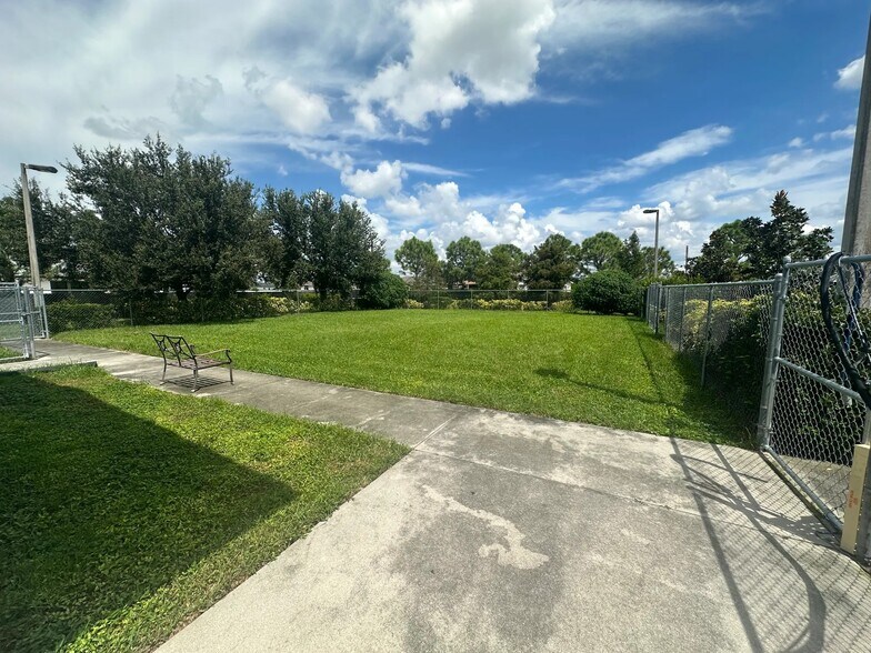 395 Santa Barbara Blvd N, Cape Coral, FL à vendre - Autre - Image 3 de 8