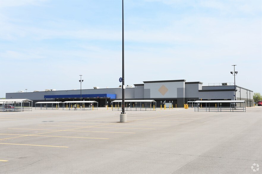 340 E Edgewood Blvd, Lansing, MI à louer - Photo du bâtiment - Image 2 de 12