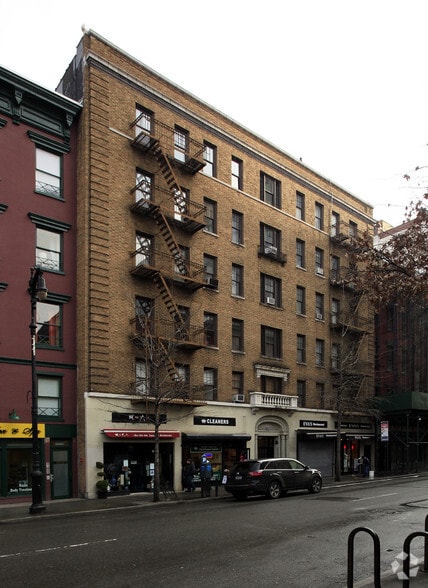 15 W 8th St, New York, NY for lease - Building Photo - Image 3 of 11