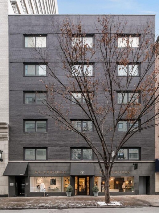 215 E 58th St, New York, NY à louer Photo du bâtiment- Image 1 de 11