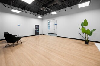 875 Boul Charest O, Québec, QC for lease Interior Photo- Image 1 of 14