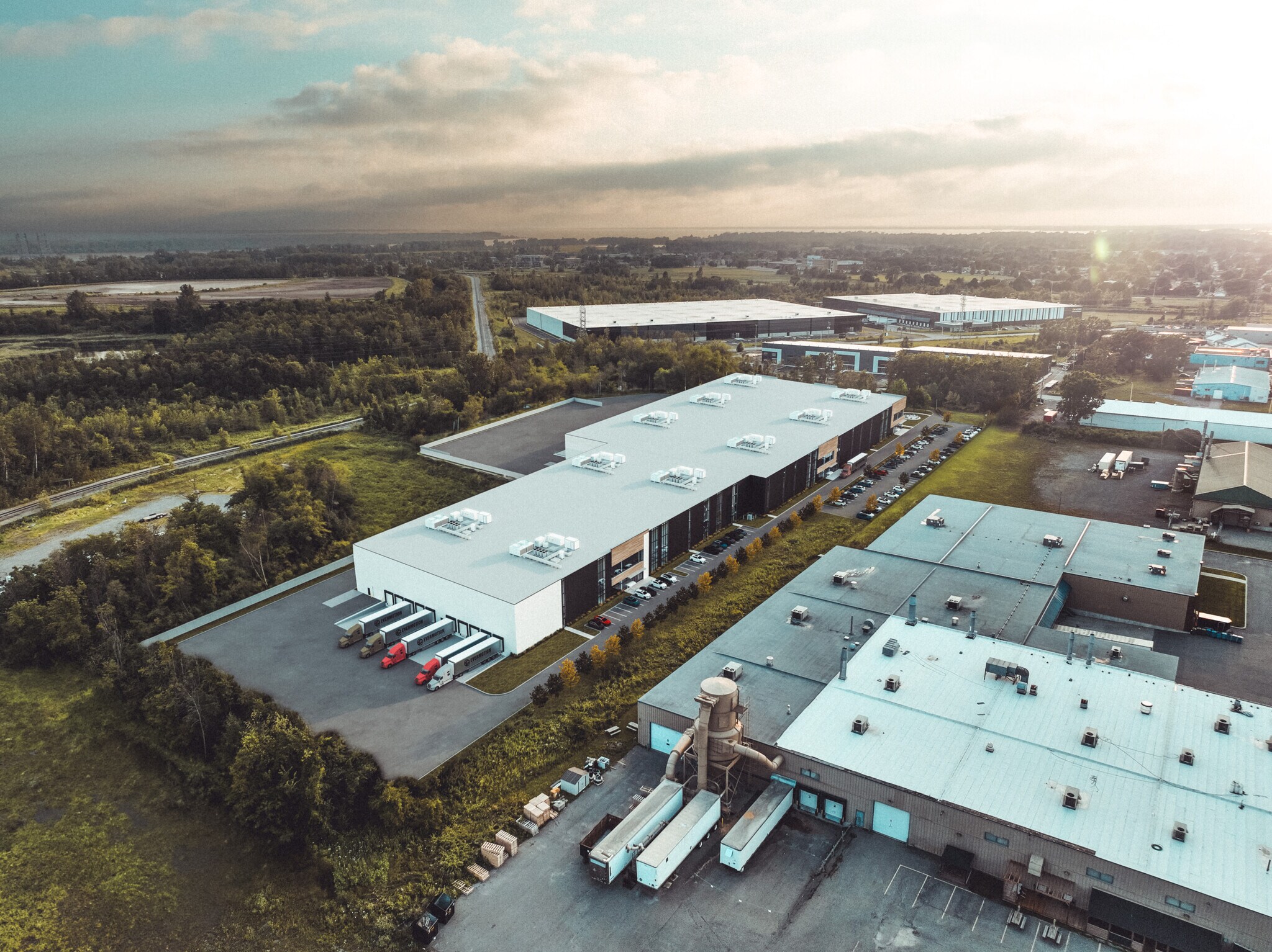 Crois J A Bombardier, Salaberry-de-valleyfield, QC à louer Photo du bâtiment- Image 1 de 3