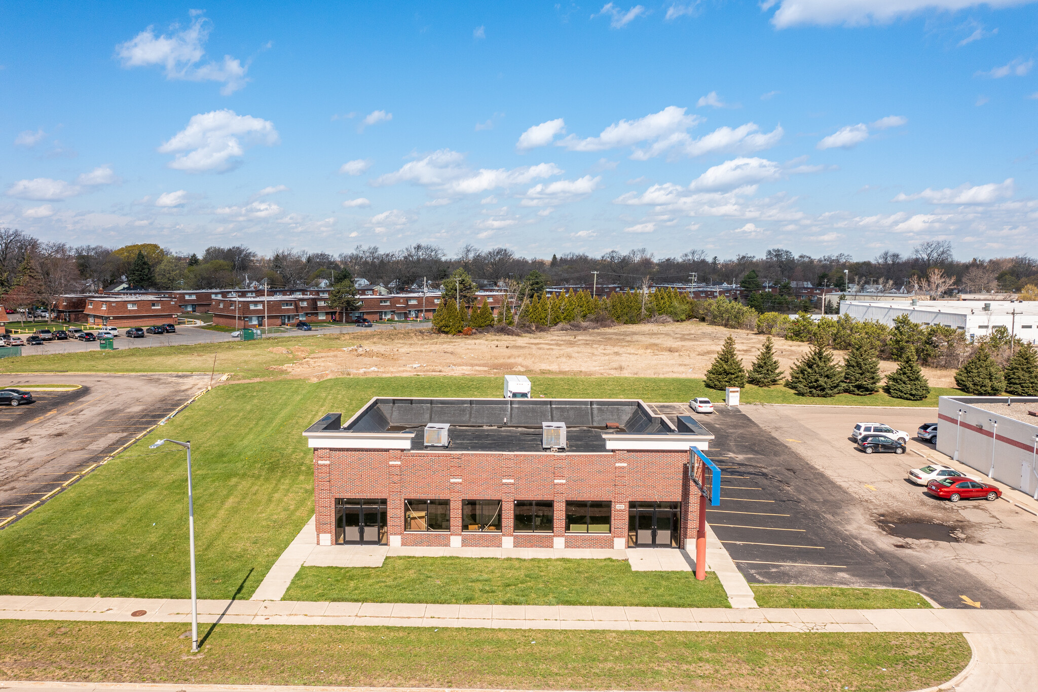 1065 N Perry St, Pontiac, MI for sale Building Photo- Image 1 of 11