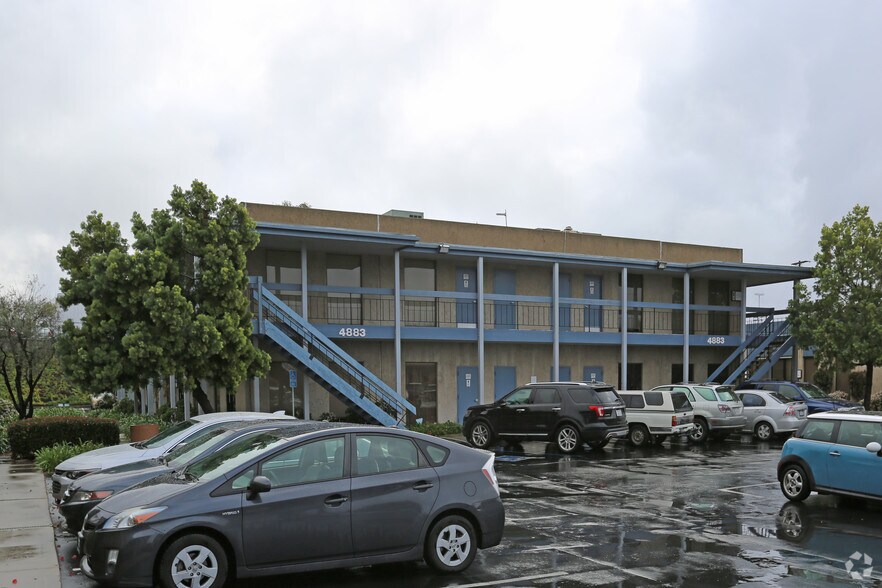 4883 Ronson Ct, San Diego, CA à louer - Photo du bâtiment - Image 2 de 4