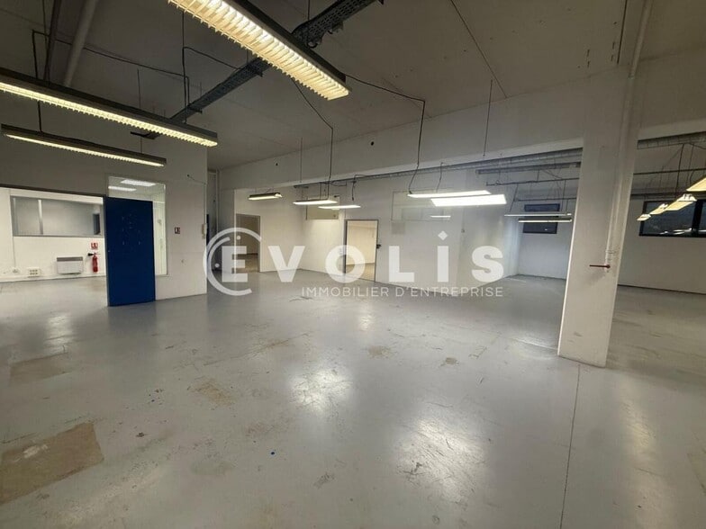 Flex in Vitry-sur-Seine for lease - Building Photo - Image 2 of 7