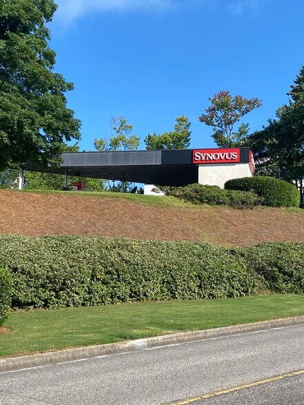 2222 Woodcrest Pl, Birmingham, AL for lease - Building Photo - Image 2 of 6
