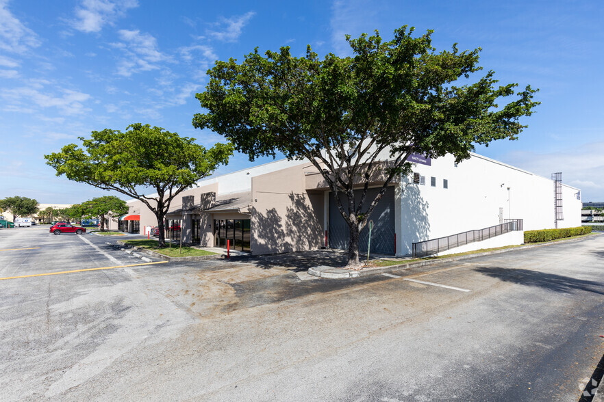 1751-1789 NW 79th Ave, Doral, FL à louer - Photo du bâtiment - Image 2 de 5