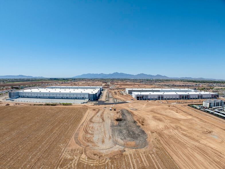 NWC INDIAN SCHOOL ROAD & LOOP 101, Phoenix, AZ à louer - Photo du bâtiment - Image 3 de 32