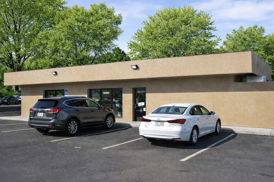 7409 N Interstate Ave, Portland, OR à louer - Photo du bâtiment - Image 3 de 4