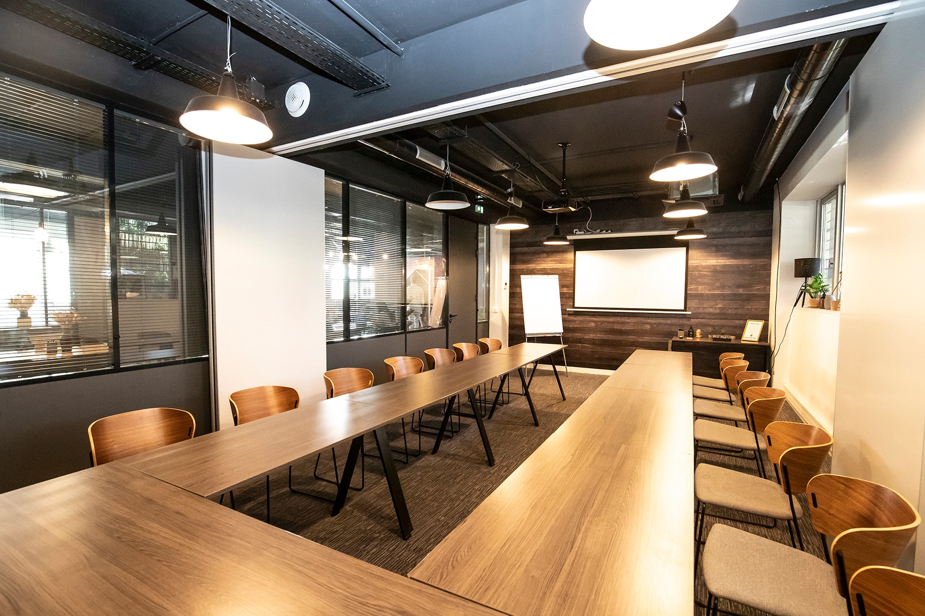 6 Rue Des Bateliers, Clichy for lease Interior Photo- Image 1 of 4