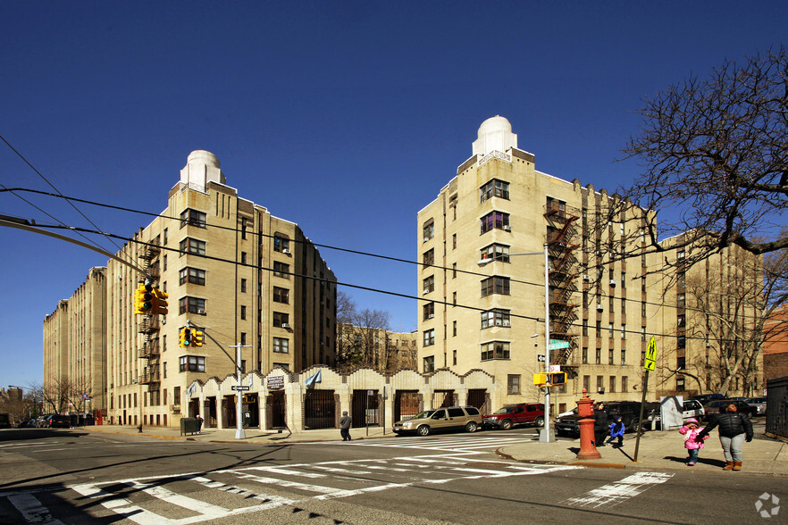 105 W 168th St, Bronx, NY à vendre - Photo du bâtiment - Image 1 de 1