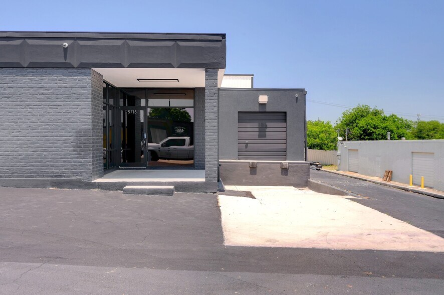 5715 Kenwick St, San Antonio, TX à louer - Photo du bâtiment - Image 3 de 37