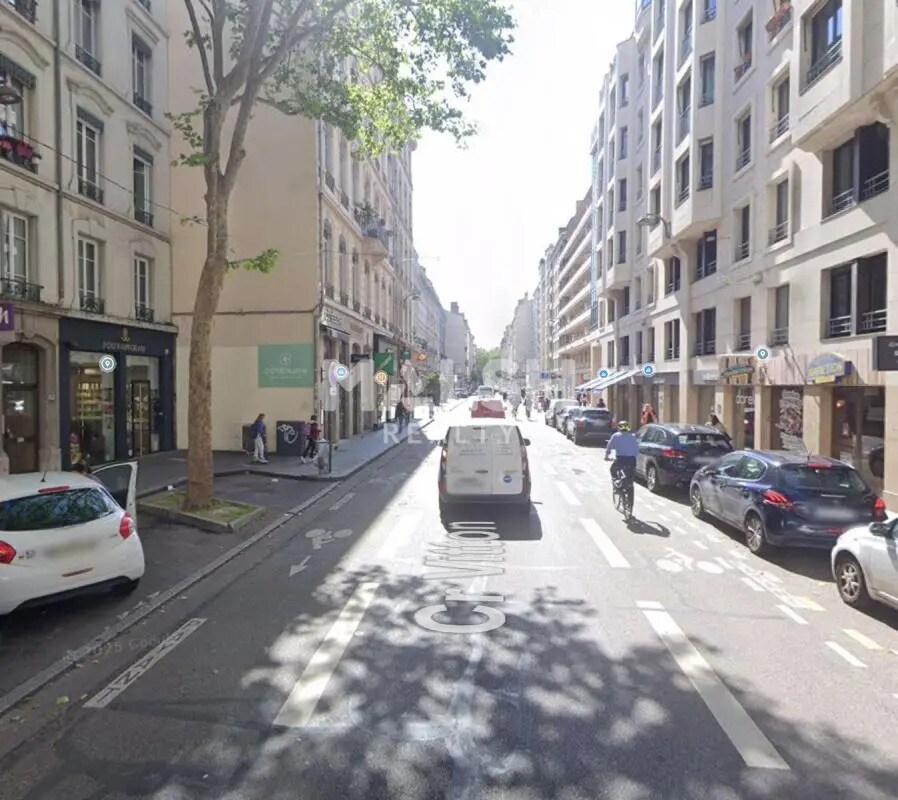 Retail in Lyon for lease Building Photo- Image 1 of 4