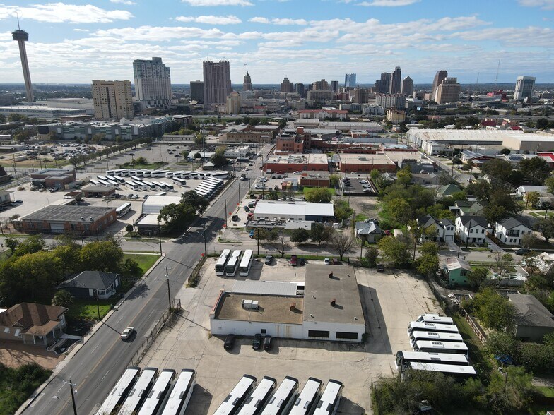 1505 E Houston St, San Antonio, TX à louer - Photo du bâtiment - Image 1 de 18