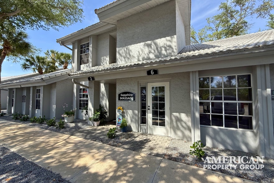 1515 Tamiami Trl S, Venice, FL à vendre - Photo du bâtiment - Image 2 de 2