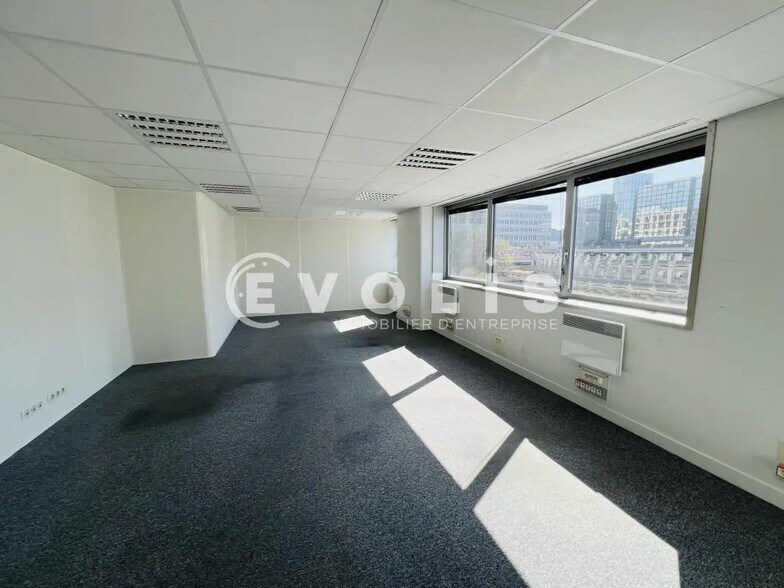 Bureau dans Noisy-le-Grand à louer - Photo du bâtiment - Image 2 de 8