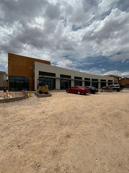 Warm Springs & Tenaya W-SWC, Las Vegas, NV à louer - Photo du bâtiment - Image 1 de 4