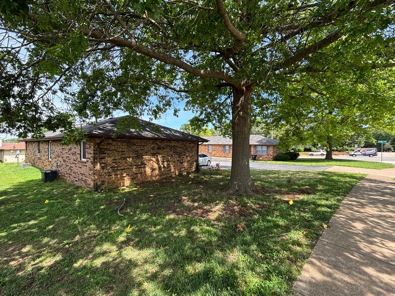 1009 S Kansas Ave, Springfield, MO à vendre - Photo du bâtiment - Image 2 de 6