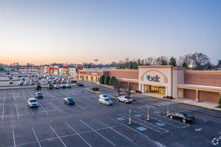 377 W Jackson St, Cookeville, TN à louer - Photo du bâtiment - Image 3 de 37