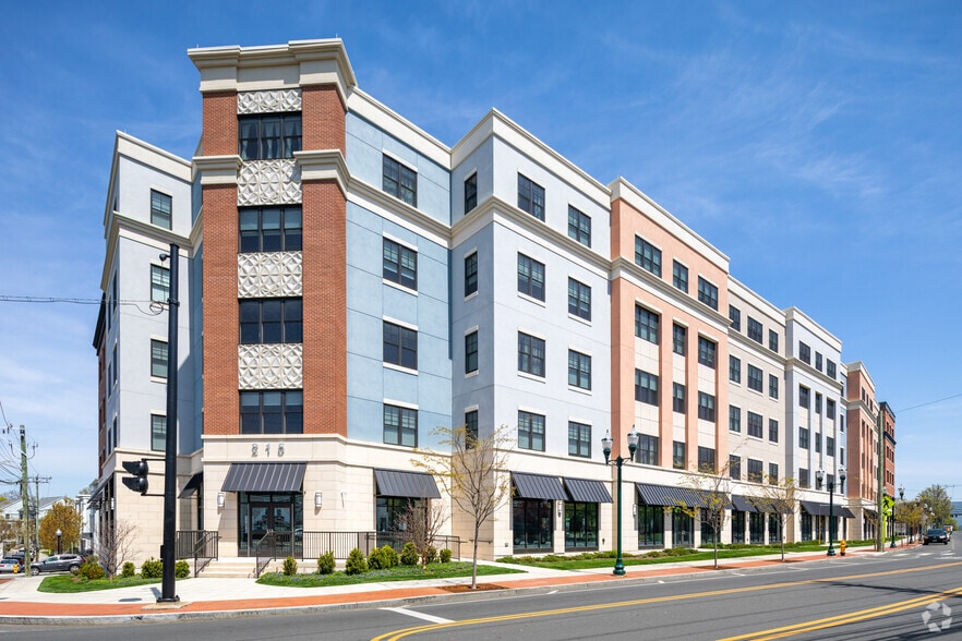 215 Stillwater Ave, Stamford, CT à louer - Photo du bâtiment - Image 1 de 3