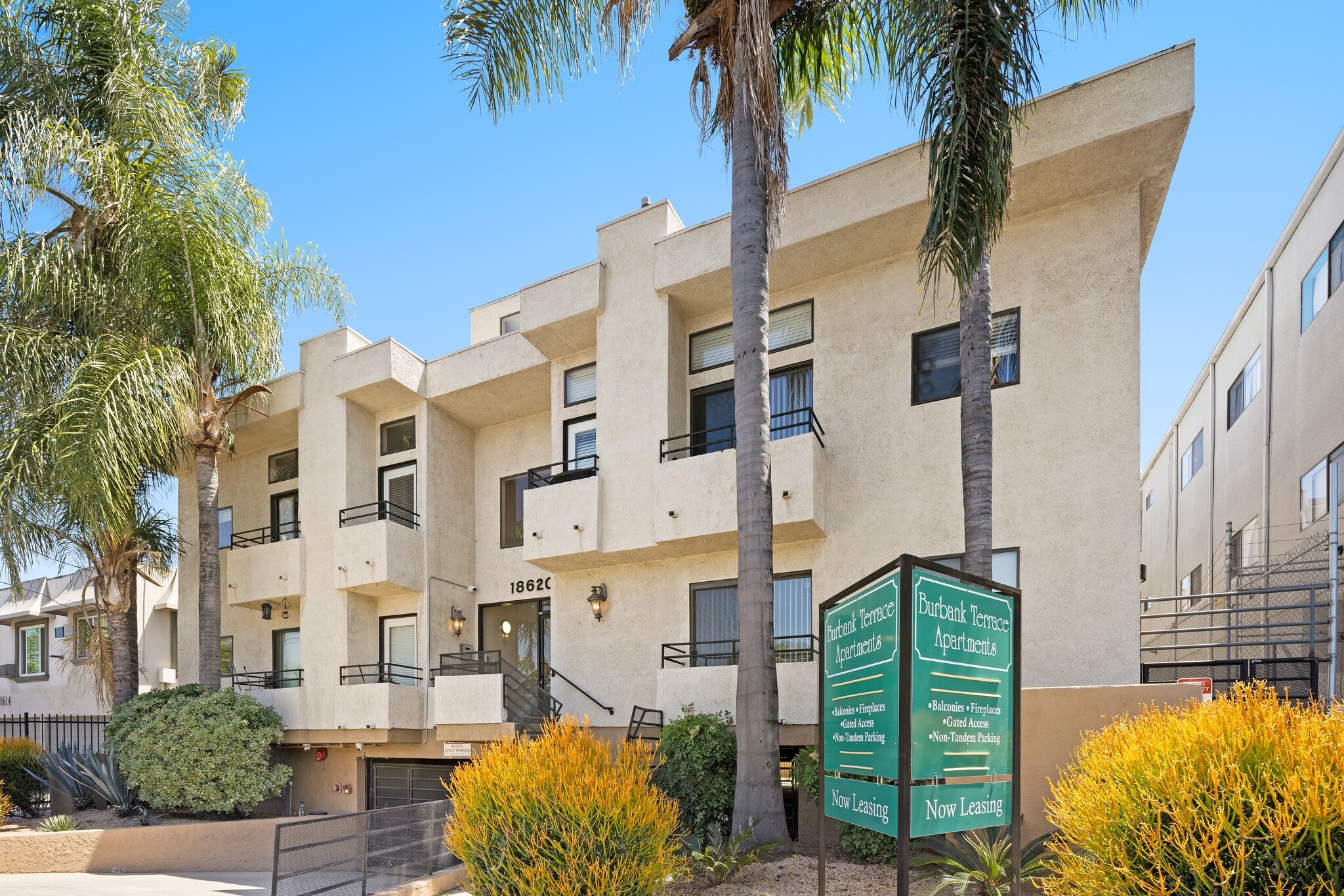 18620 Burbank Blvd, Tarzana, CA for sale Primary Photo- Image 1 of 15