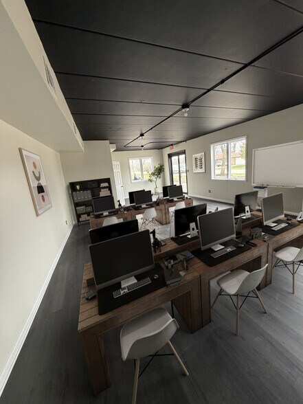 707 W Colfax St, Palatine, IL à louer - Photo du bâtiment - Image 3 de 7