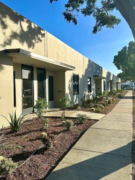 768-784 Newton Way, Costa Mesa, CA à louer - Photo du bâtiment - Image 1 de 5