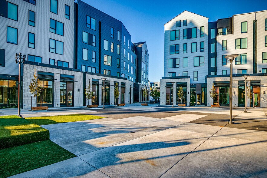 1699 NW Civic Dr, Gresham, OR à louer - Photo du bâtiment - Image 2 de 5