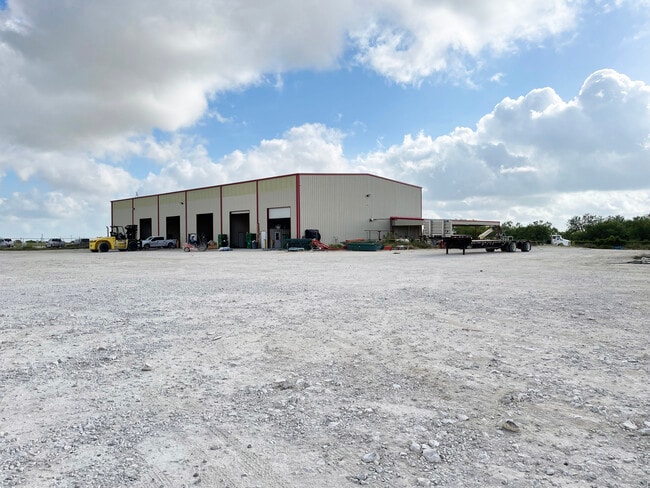 Plus de détails pour 283 Shale Rd, Pleasanton, TX - Industriel à louer