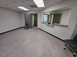 4102 Woodlawn Ave, Pasadena, TX à louer Photo intérieure- Image 2 de 11