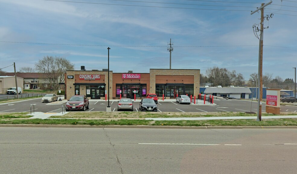 1424-1432 US Highway 51, Stoughton, WI for lease - Building Photo - Image 1 of 8