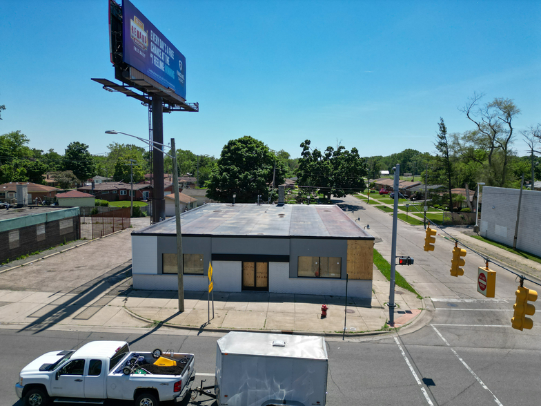 18685 W 8 Mile Rd, Detroit, MI for sale - Building Photo - Image 1 of 1