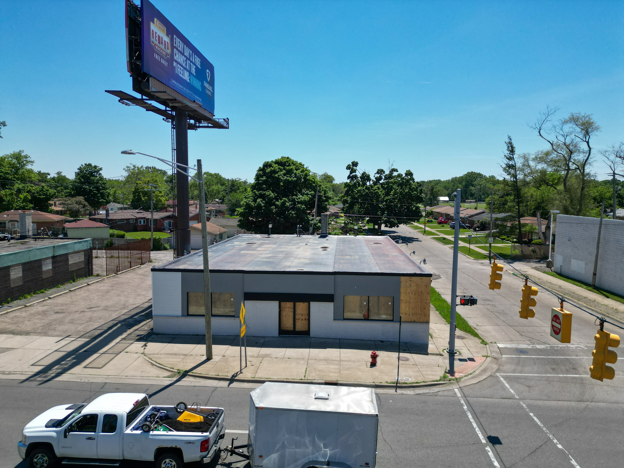 18685 W 8 Mile Rd, Detroit, MI for sale Building Photo- Image 1 of 1