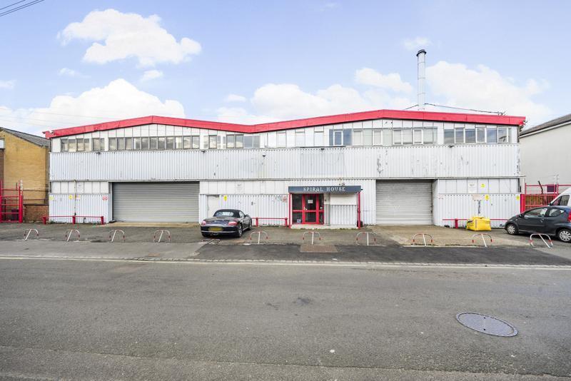 29-35 Gladstone Rd, Croydon à louer - Photo du bâtiment - Image 3 de 7