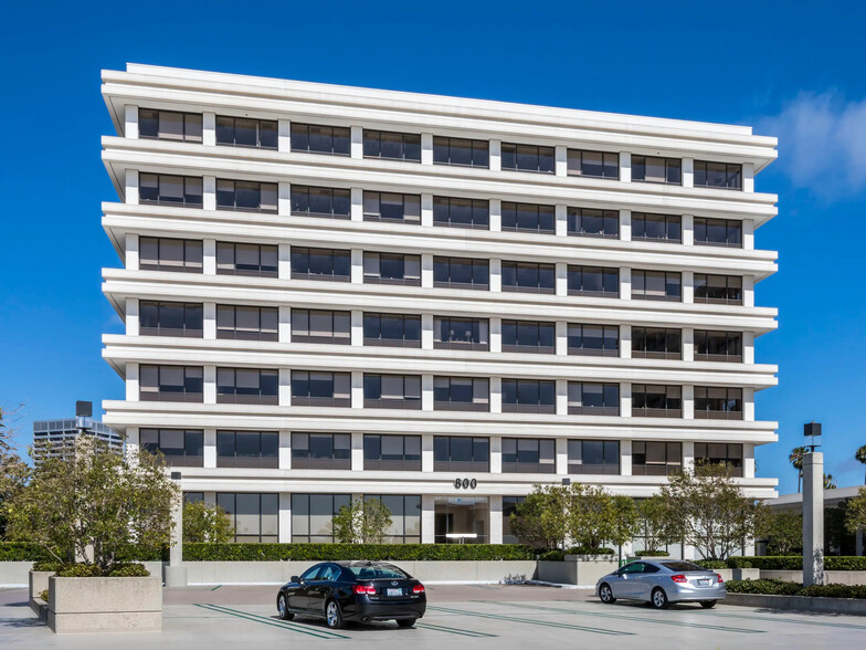 840 Newport Center Dr, Newport Beach, CA for lease - Building Photo - Image 1 of 16