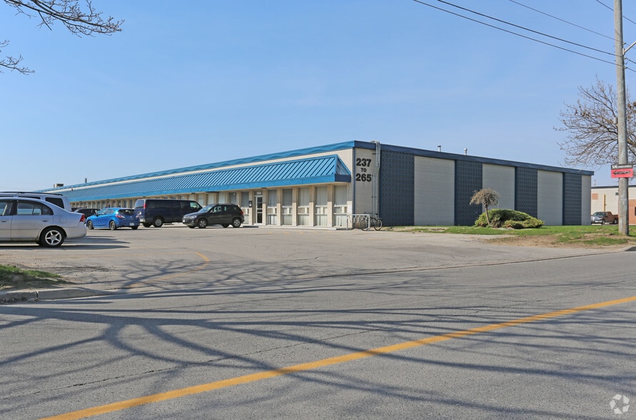 237-265 Norseman St, Toronto, ON for sale - Primary Photo - Image 1 of 1