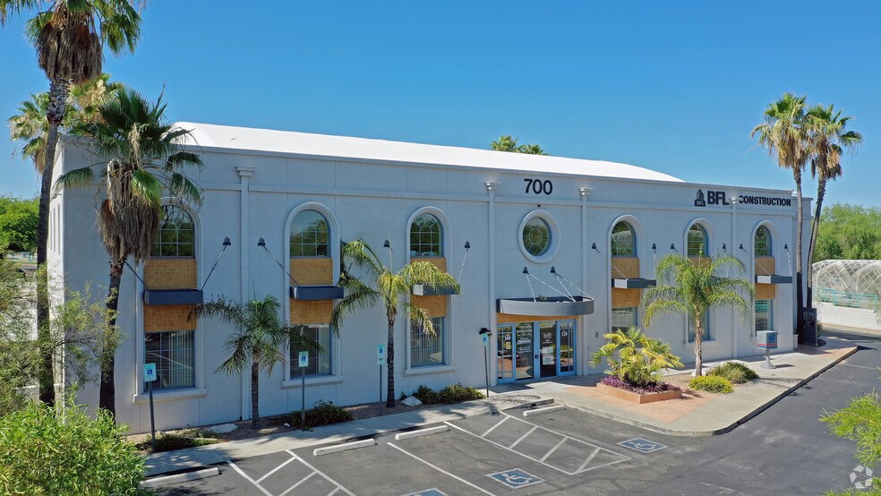 700 E Broadway Blvd, Tucson, AZ à louer - Photo du bâtiment - Image 1 de 16