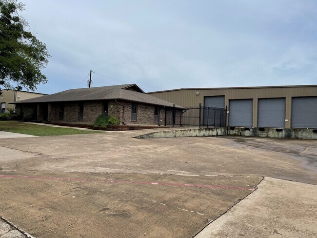Plus de détails pour 511 S 5th Ave, Mansfield, TX - Industriel à vendre