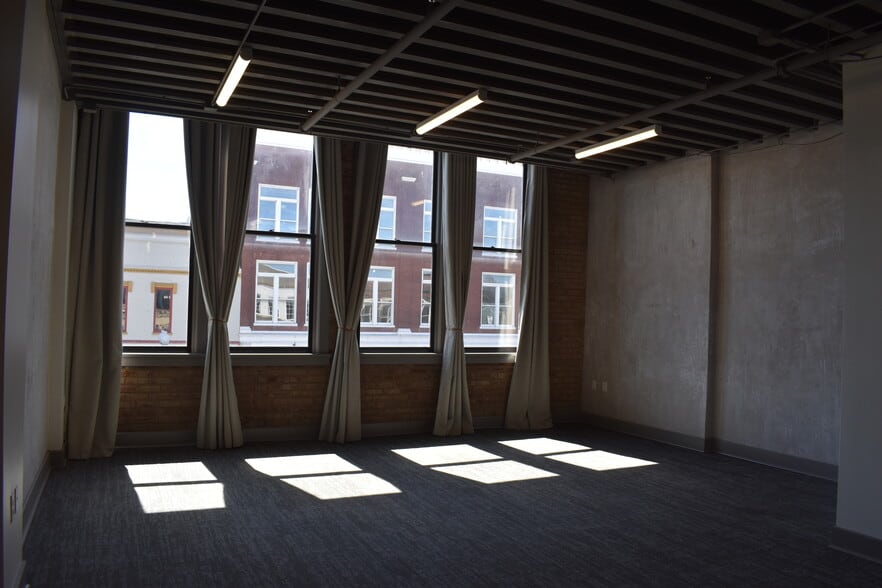 112 W 7th St, Columbia, TN for lease - Building Photo - Image 3 of 9
