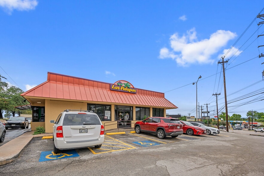 Grandview Shopping Center portefeuille de 5 propriétés à vendre sur LoopNet.ca - Photo du bâtiment - Image 2 de 8