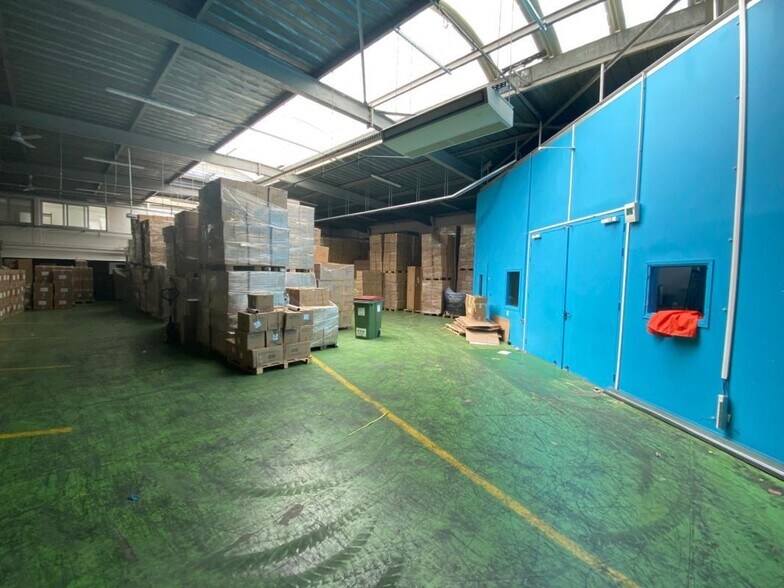 Flex in Montreuil for lease - Building Photo - Image 2 of 6
