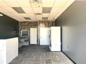 4665-4749 66th St N, Saint Petersburg, FL à louer Photo intérieure- Image 2 de 3