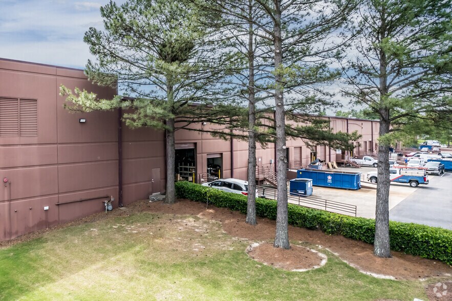 1600 Century Center Pky, Memphis, TN à louer - Photo du bâtiment - Image 2 de 6