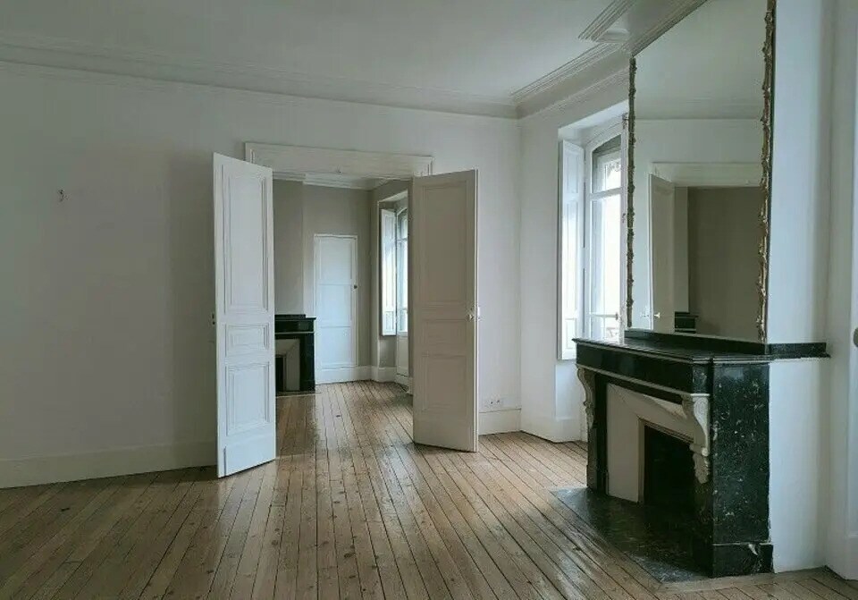 Passage Saint-Antoine, Paris for lease Interior Photo- Image 1 of 4