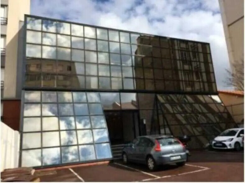 130-132 Rue De Normandie, Courbevoie for lease - Building Photo - Image 2 of 5