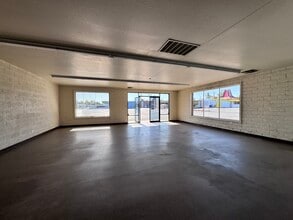 2920-2972 Churn Creek Rd, Redding, CA for lease Interior Photo- Image 2 of 4